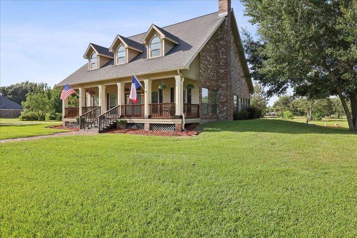 Property Photo: 225 Loch Lomond TX 77611