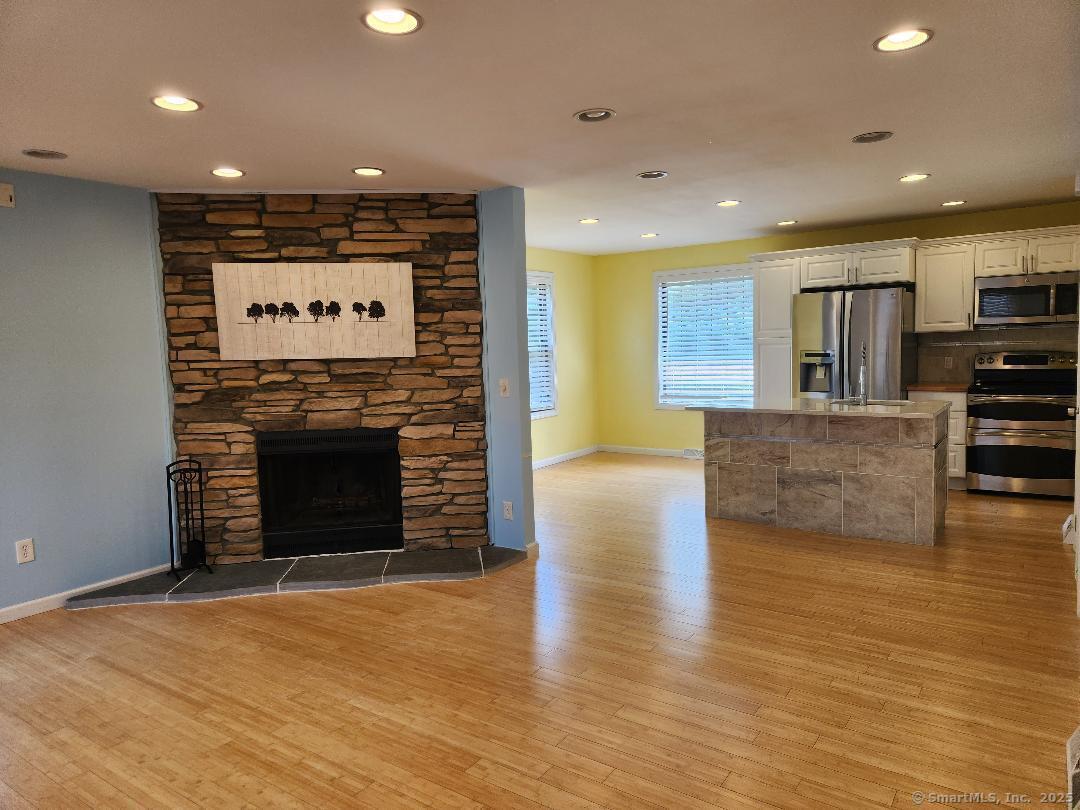 Property Photo:  22 Baypath Way  CT 06405 