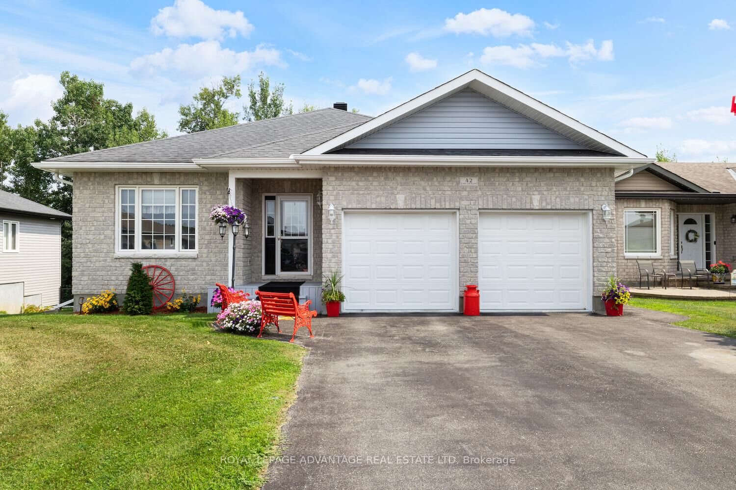 Photo de la propriété: 42 Code Crescent ON K7A 0A9