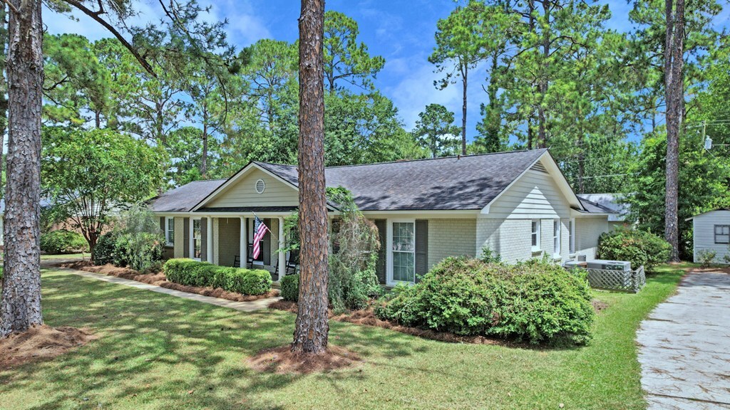 Property Photo: 2323 Hawthorne Drive GA 31707