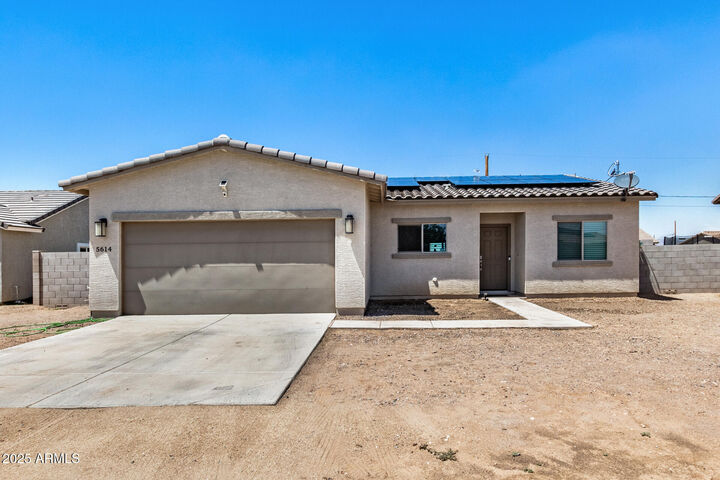 Property Photo: 5614 E Red Bird Lane AZ 85140