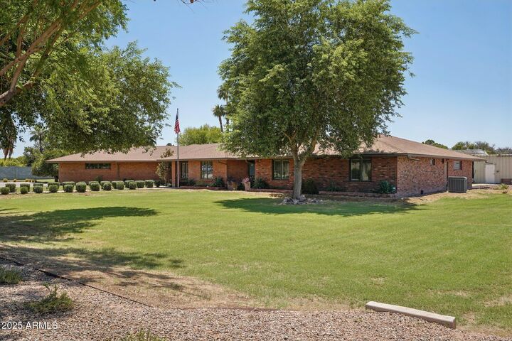 Property Photo: 4041 E Hermosa Vista Drive AZ 85215