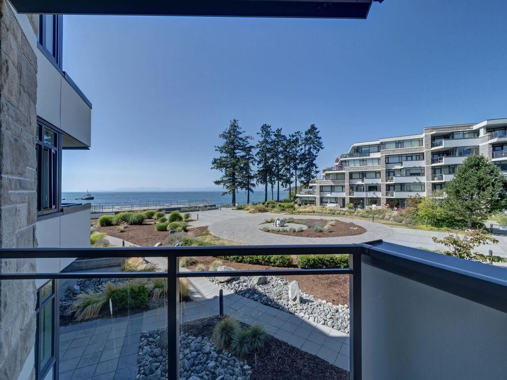Photo de la propriété:  5665 Teredo Street 306  BC V7Z 0J2 