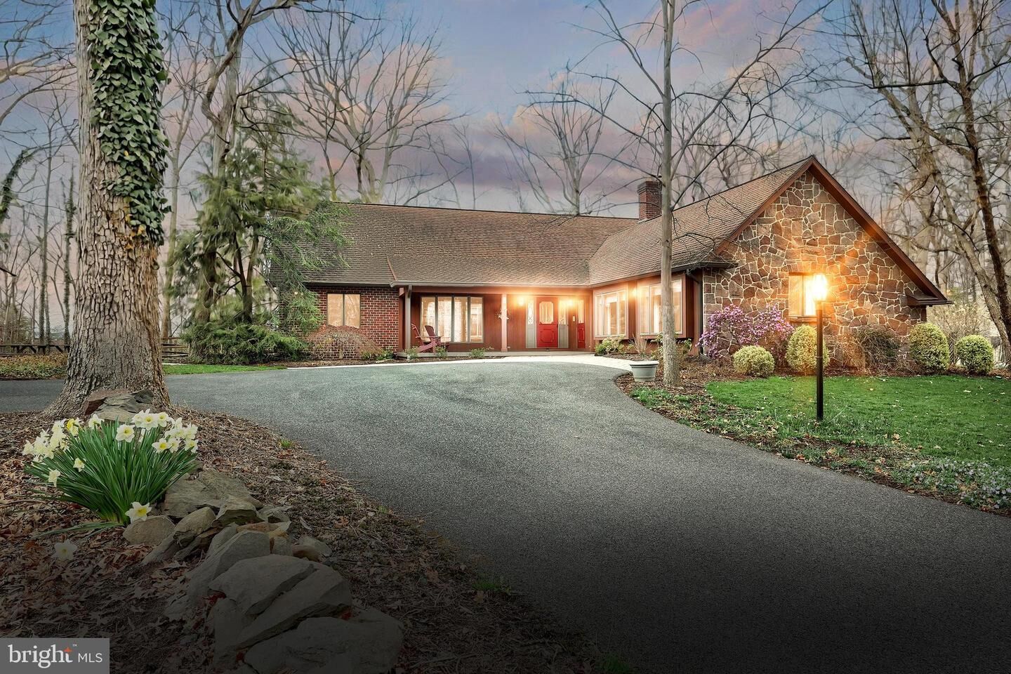 Property Photo: 10 White Oak Trail PA 17325