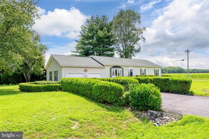 Property Photo: 2 Falcon Crest Drive DE 19951