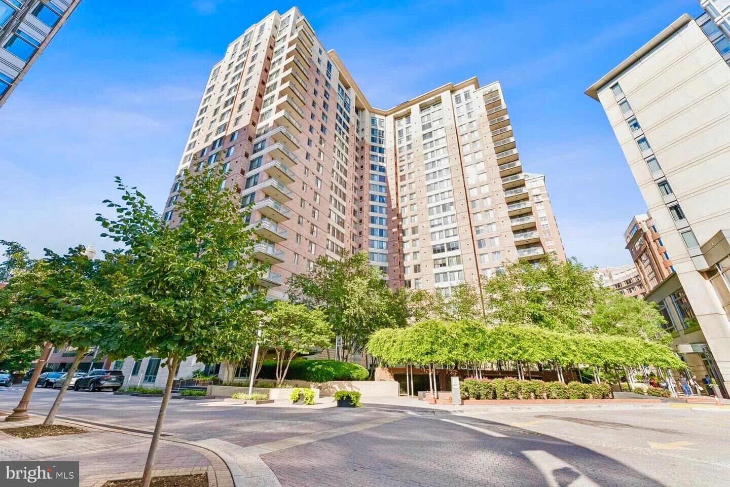 Property Photo: 851 N Glebe Road N 1712 VA 22203