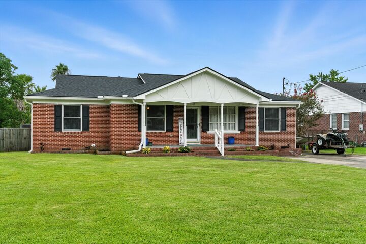 Property Photo:  1017 E Recess Road  SC 29410 