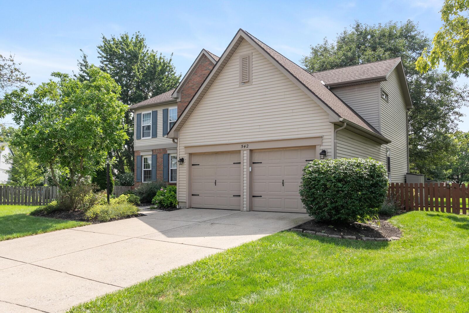 Property Photo: 542 Woodfield Court OH 43230