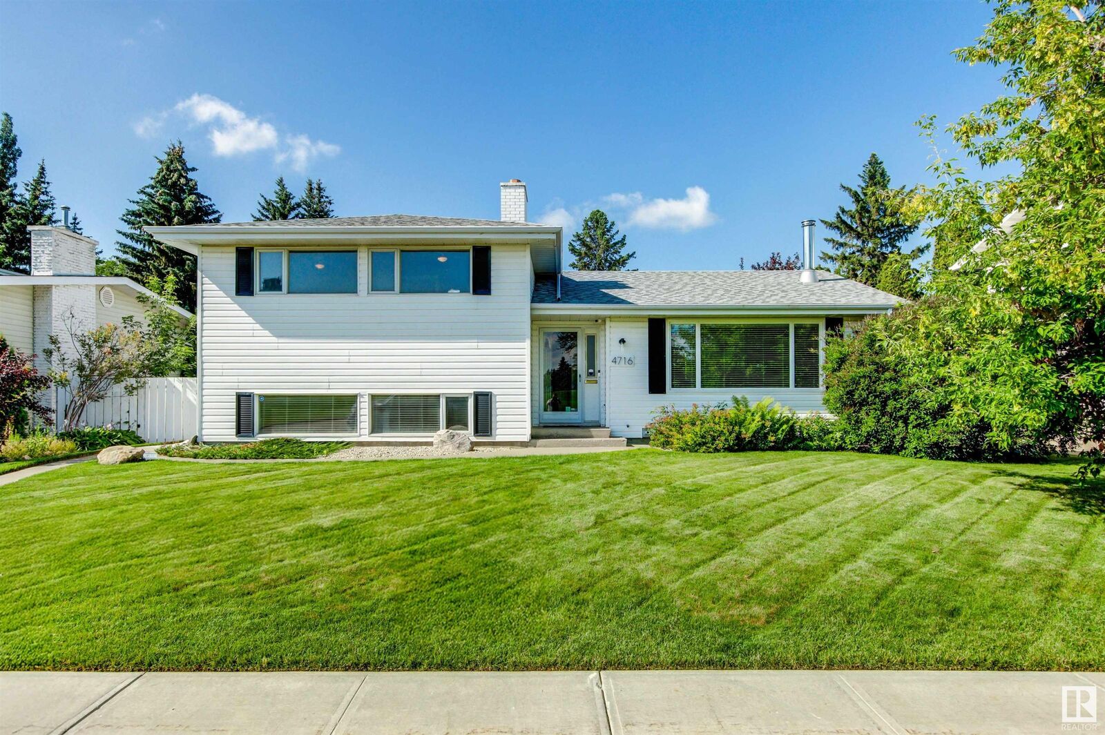 Property Photo: 4716 124 Street NW AB T6H 3T8