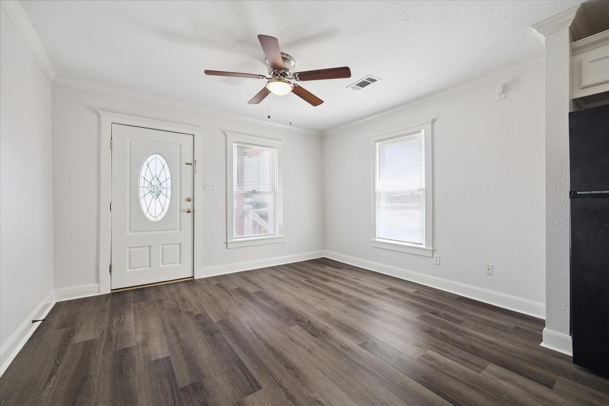 Property Photo: 402 E 29th Street TX 77008