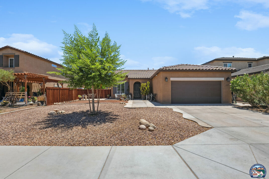 Property Photo: 687 Las Lomas St CA 92251