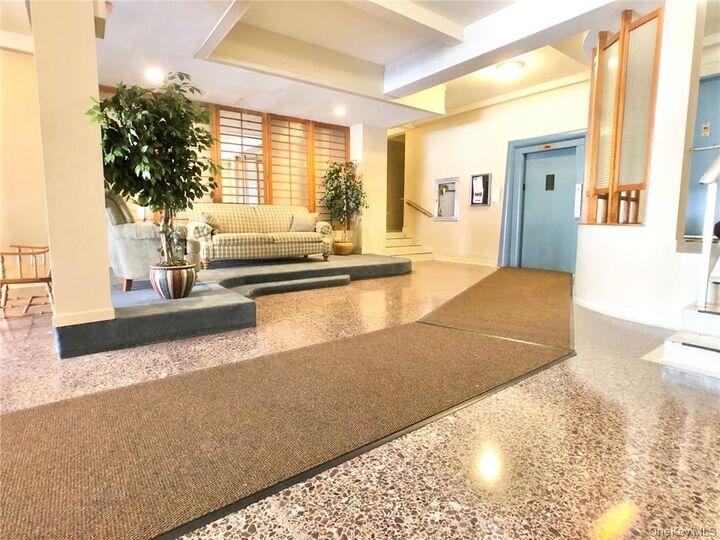 Property Photo:  10 Lake Street 1B  NY 10603 