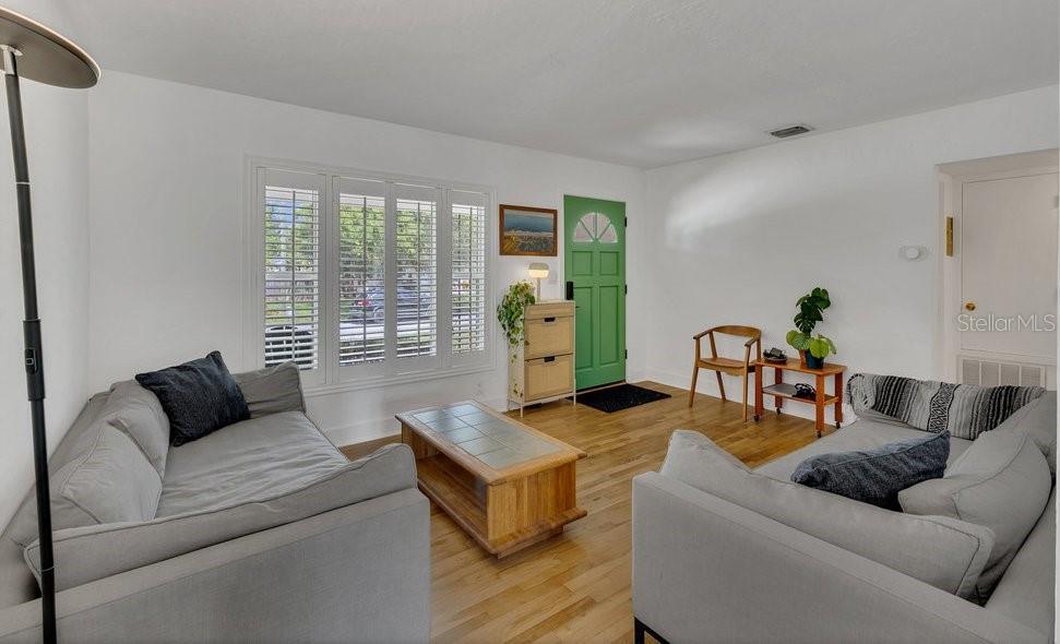 Property Photo: 107 Primrose Court FL 32803