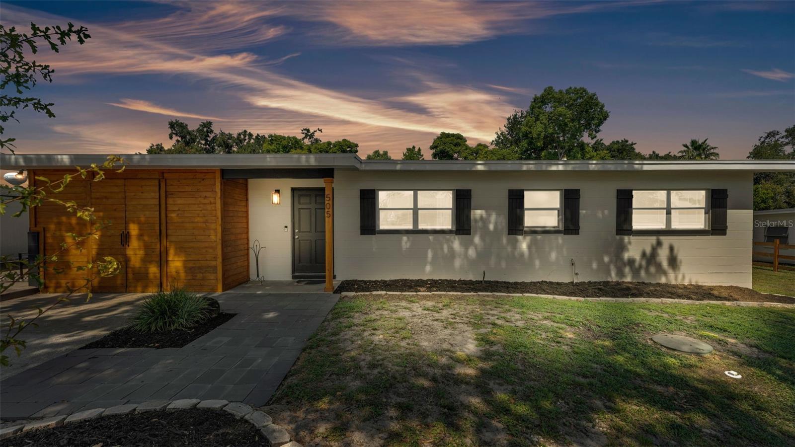 Property Photo: 505 16th Street NE FL 33881