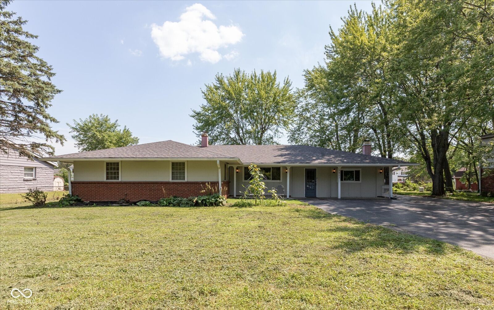 Property Photo:  1607 W 79th Street  IN 46260 