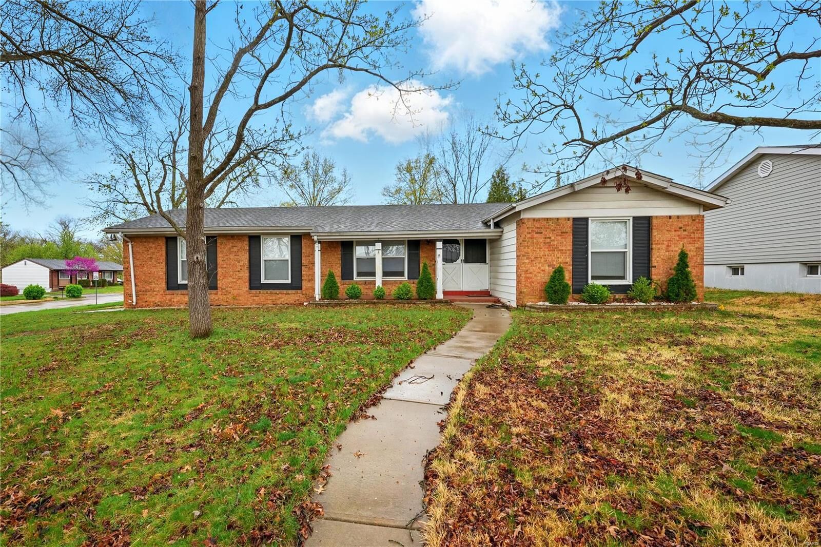 Property Photo: 2020 Bentley Manor Drive MO 63026