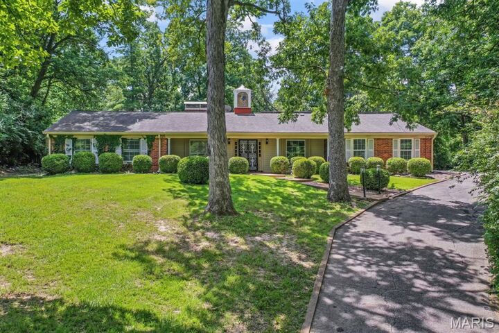 Property Photo:  8 Balcon Estates  MO 63141