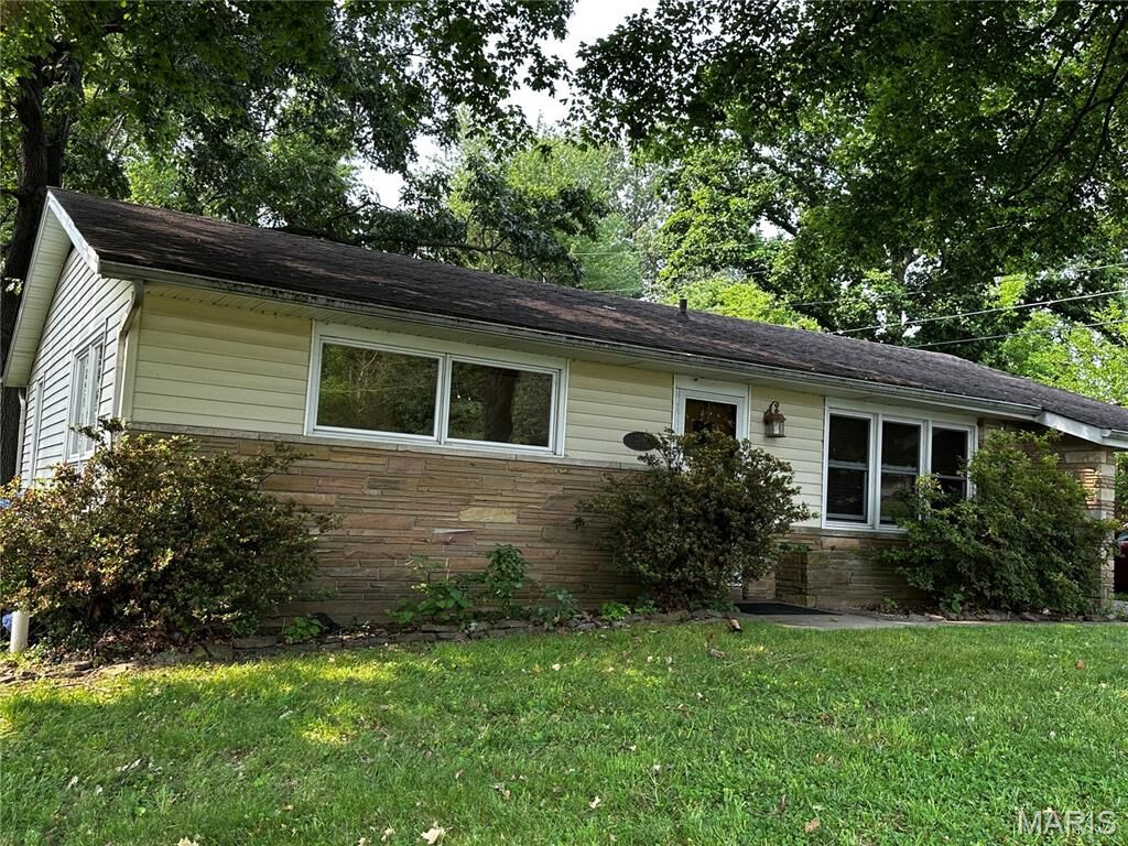 Property Photo: 2703 Quince Street MO 63703