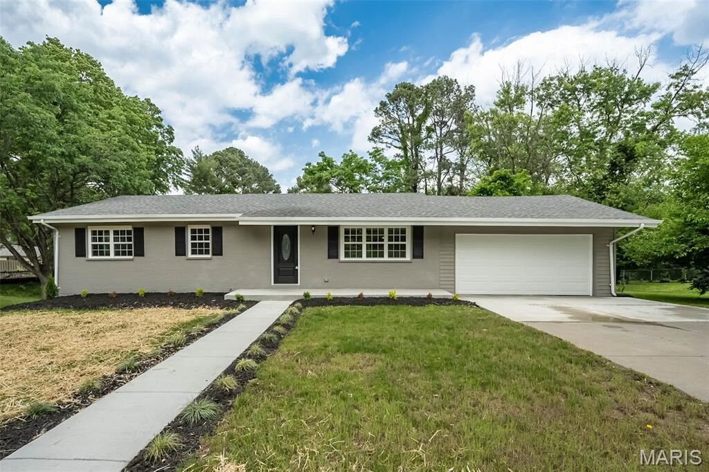 Property Photo:  205 Barker Lane  MO 63021 