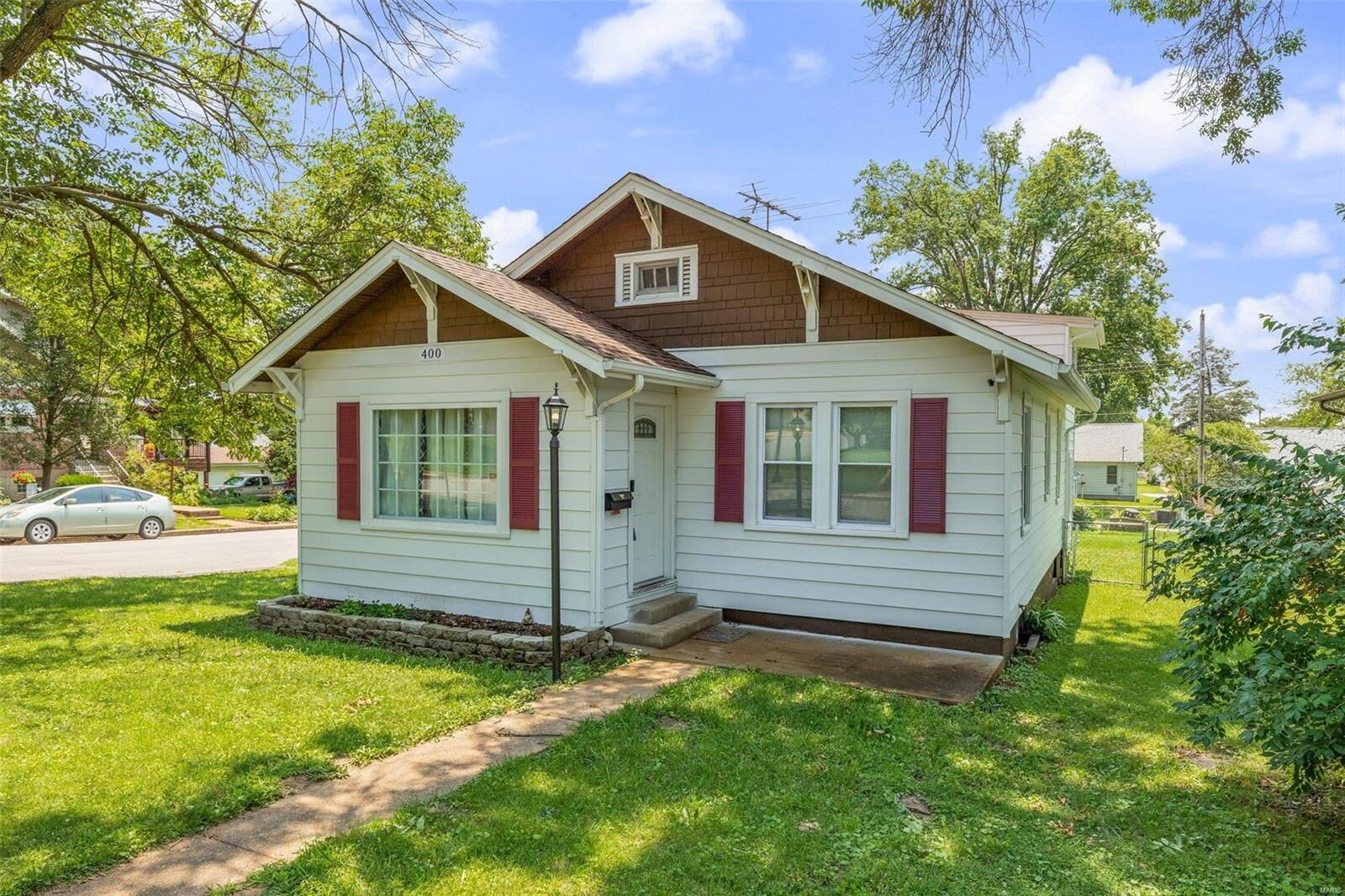 Property Photo: 400 8th Street MO 63019