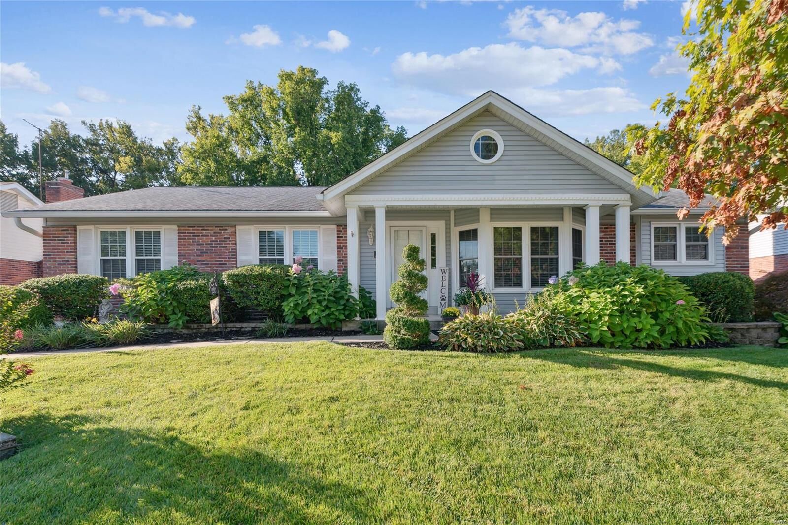 Property Photo: 220 W Biddeford Court MO 63304