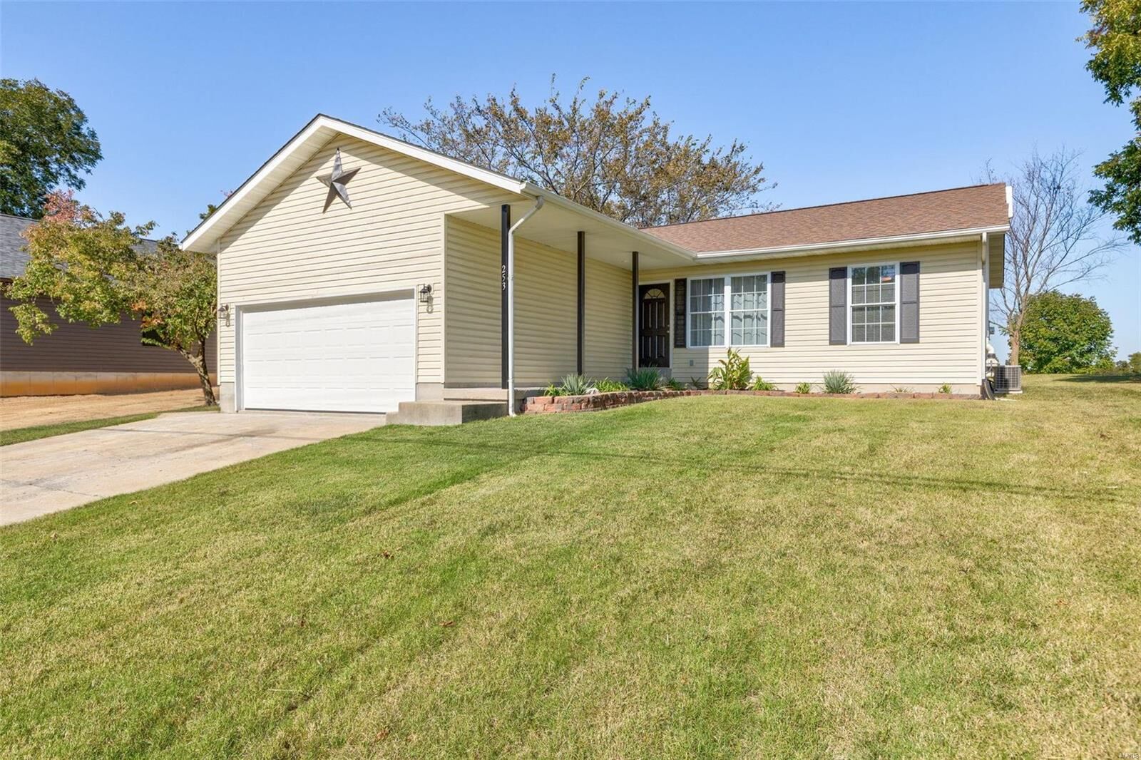 Property Photo: 253 Veterans Drive MO 63670