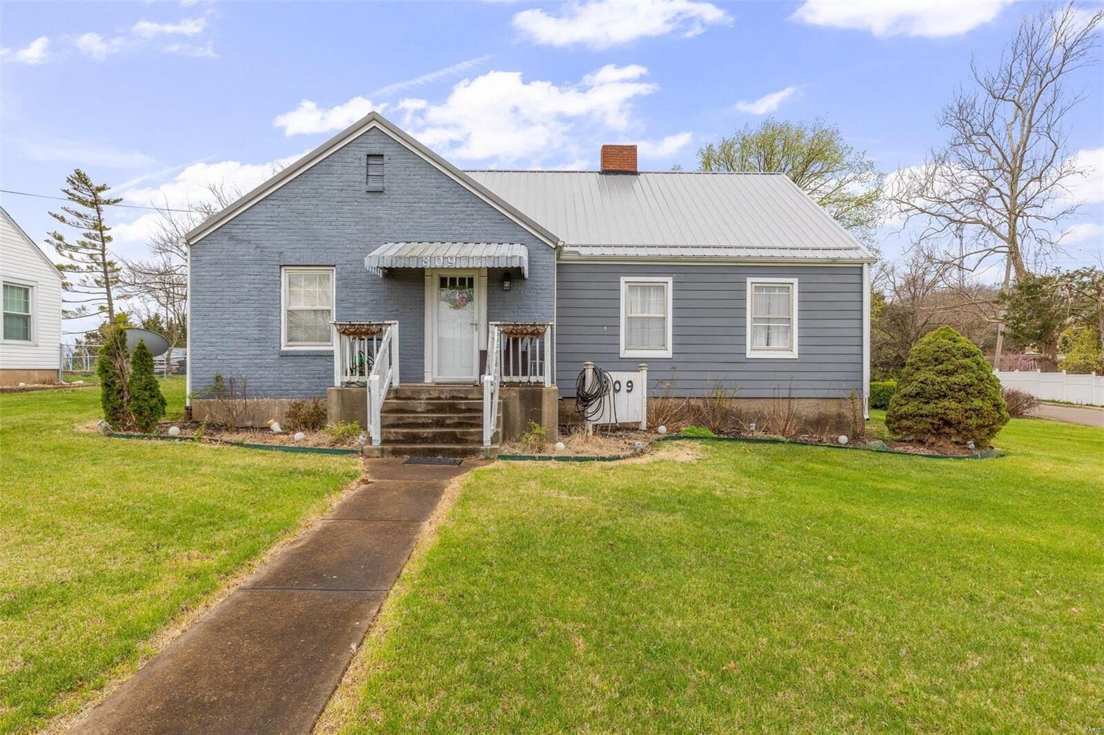 Property Photo: 809 W Main Street MO 63601