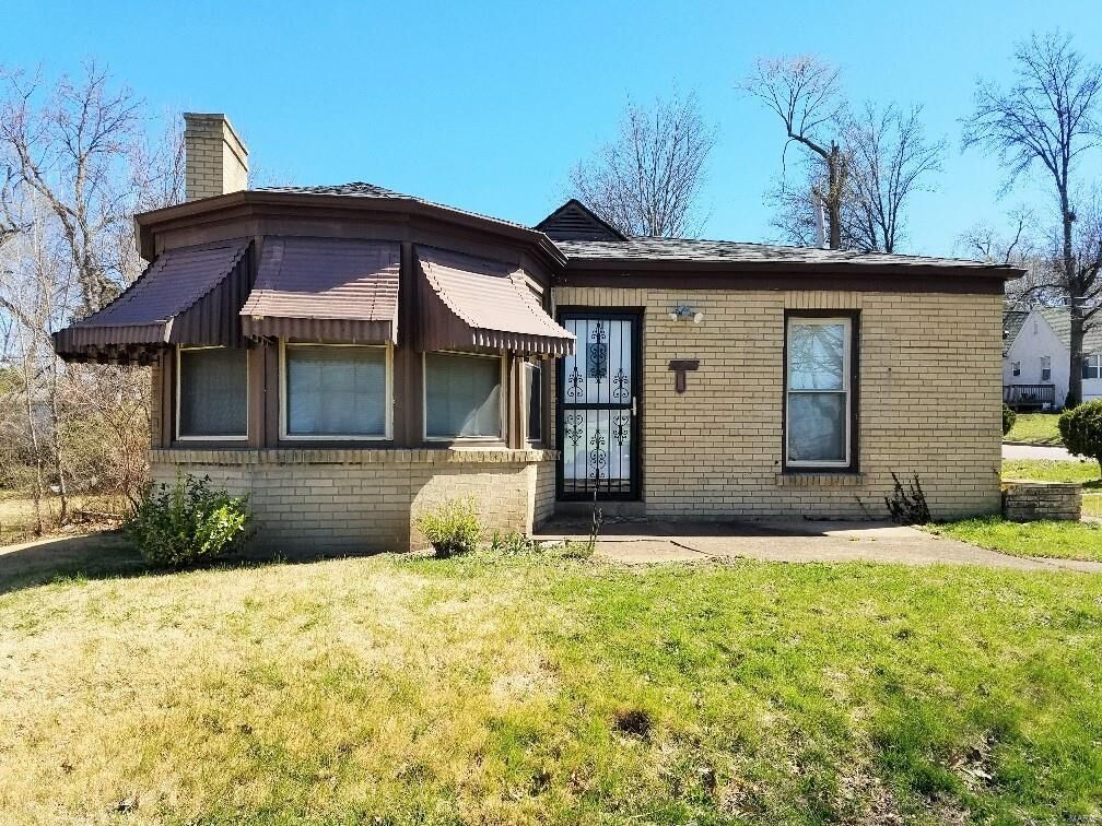 Property Photo: 200 Henquin Drive MO 63135