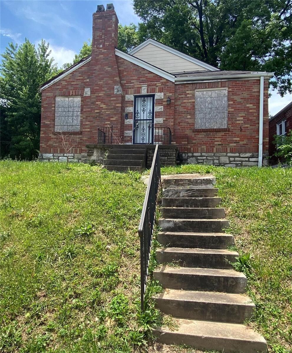 Property Photo: 6062 Harney Avenue MO 63136