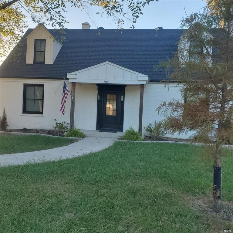 Property Photo:  901 N Cape Rock Drive  MO 63701 