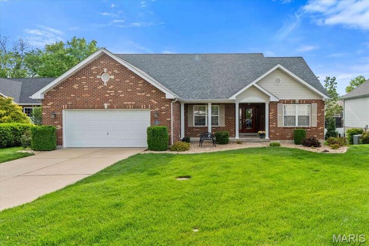 15 Sappington Circle  St Louis MO 63126 photo
