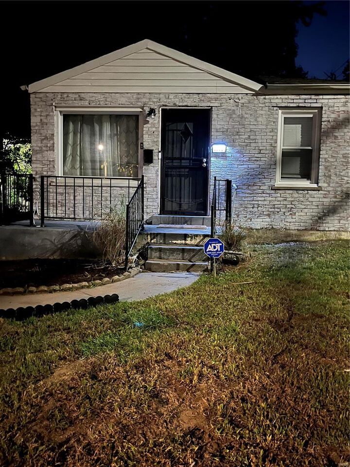 Property Photo: 8866 Saint Cyr Drive MO 63136