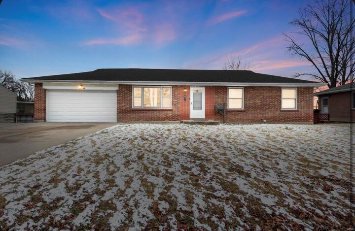 Property Photo: 6 Sandringham Lane MO 63135