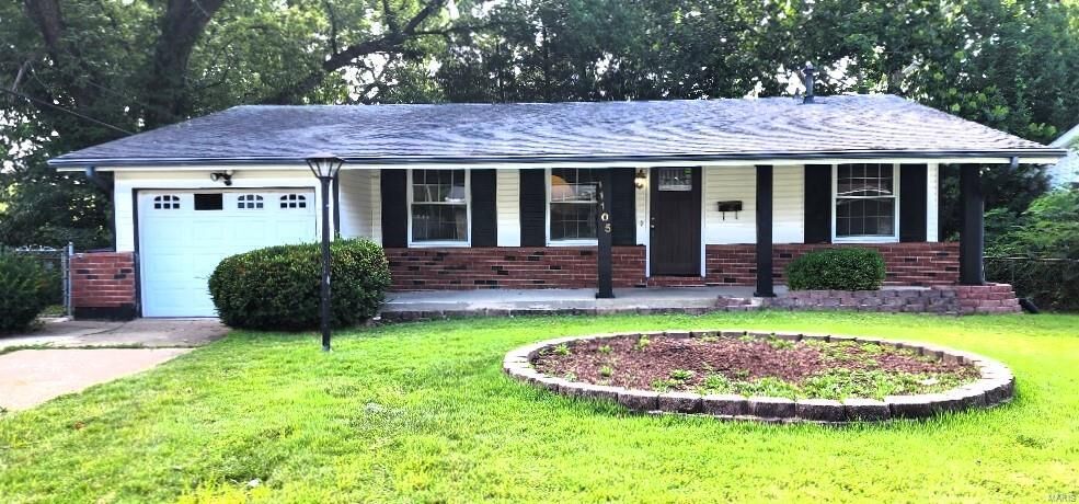 Property Photo: 11105 Linnell Drive MO 63136