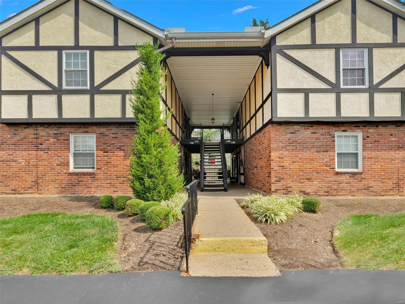 Property Photo:  1066 Cedargate Drive  MO 63122 