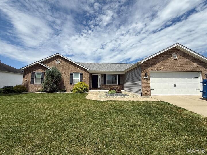 Property Photo:  108 Garrettford Drive  IL 62010 