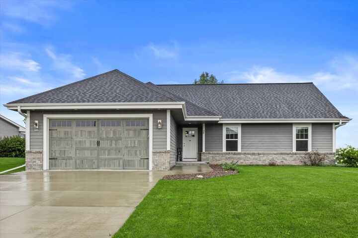 232 Farmstead Dr  Slinger WI 53086 photo