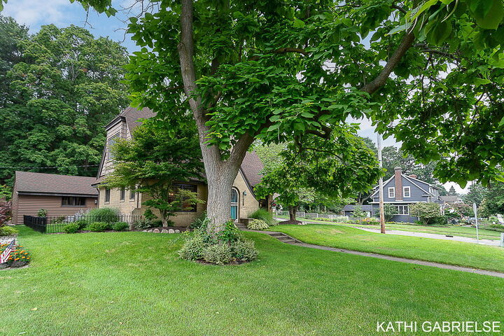Property Photo: 1001 Sheldon Road MI 49417