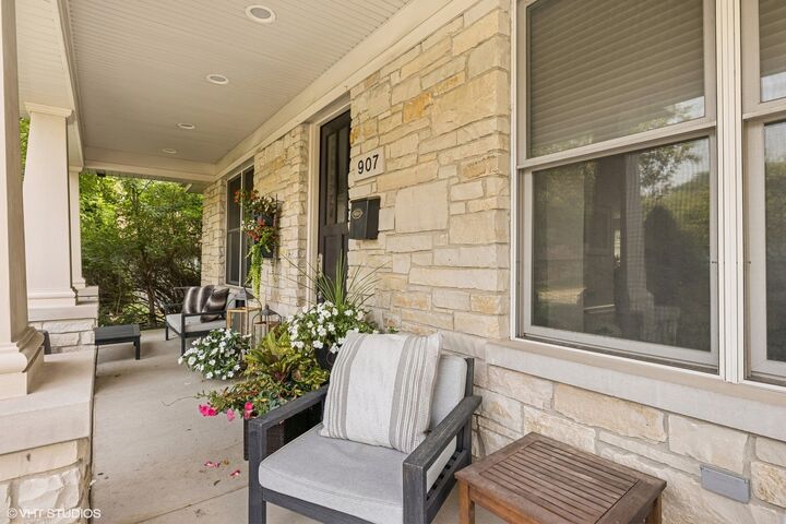 Property Photo: 907 S Vail Avenue IL 60005