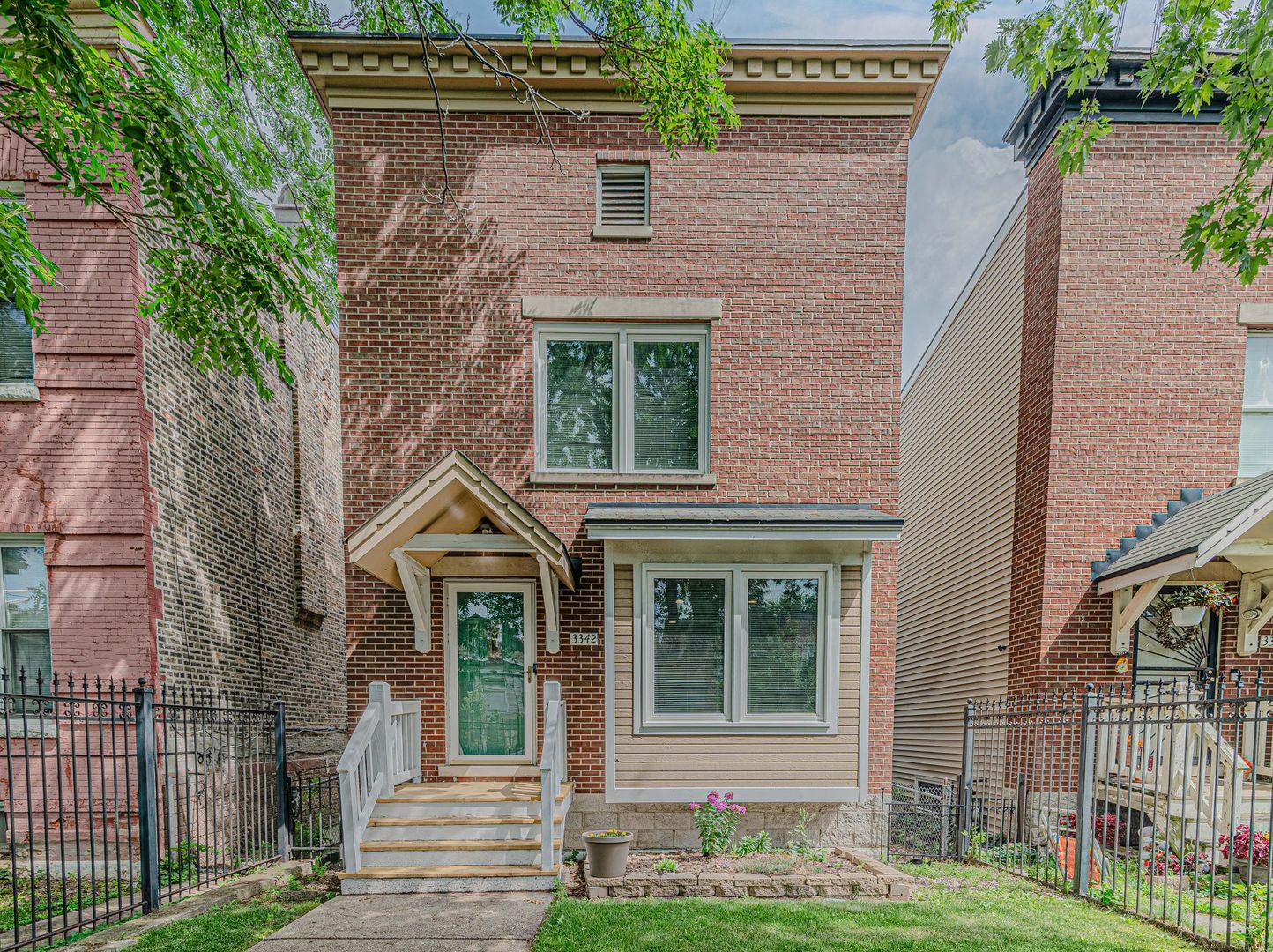 Property Photo: 3342 W Le Moyne Street IL 60651