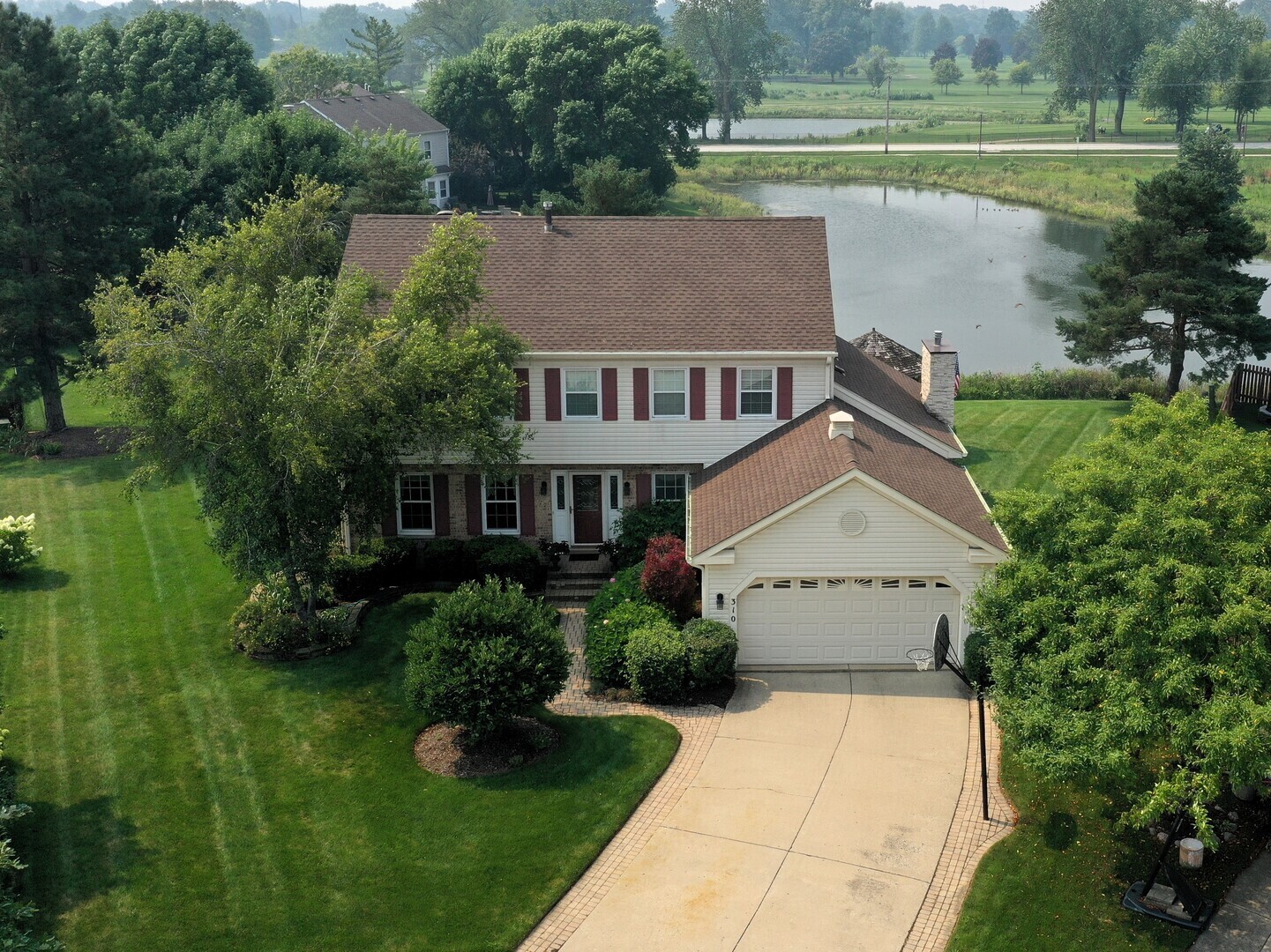 Property Photo: 310 Lakeview Court IL 60089