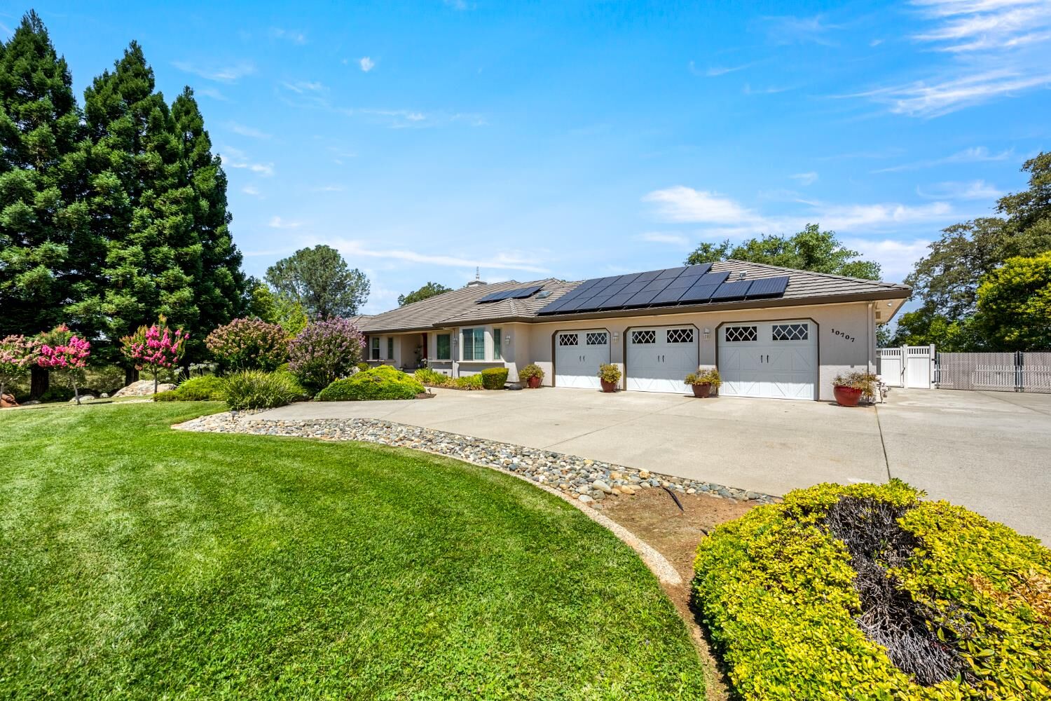 Property Photo: 10707 Rolling Oaks Court CA 95602