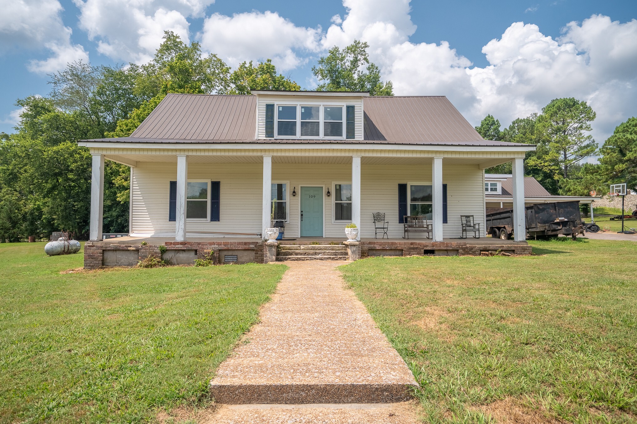 Property Photo: 109 Cherry St W TN 38486