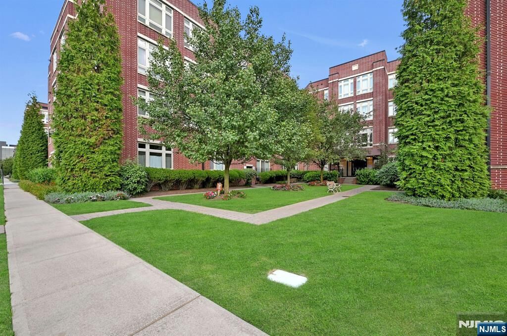 Property Photo:  2212 Riverview Avenue 212  NJ 07631 