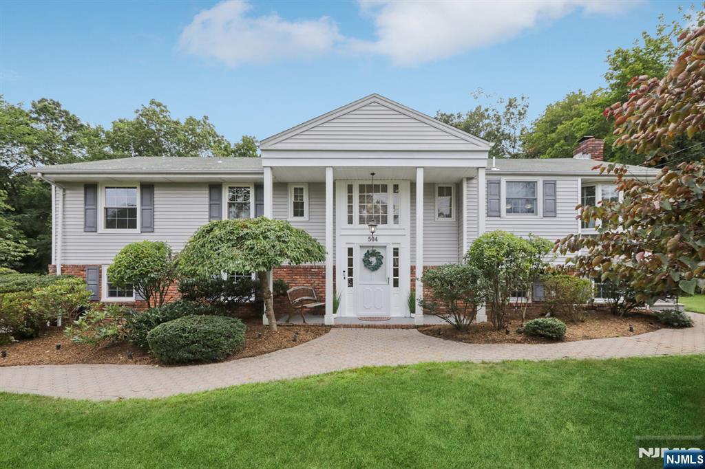 Property Photo:  504 Oldwoods Road  NJ 07481 