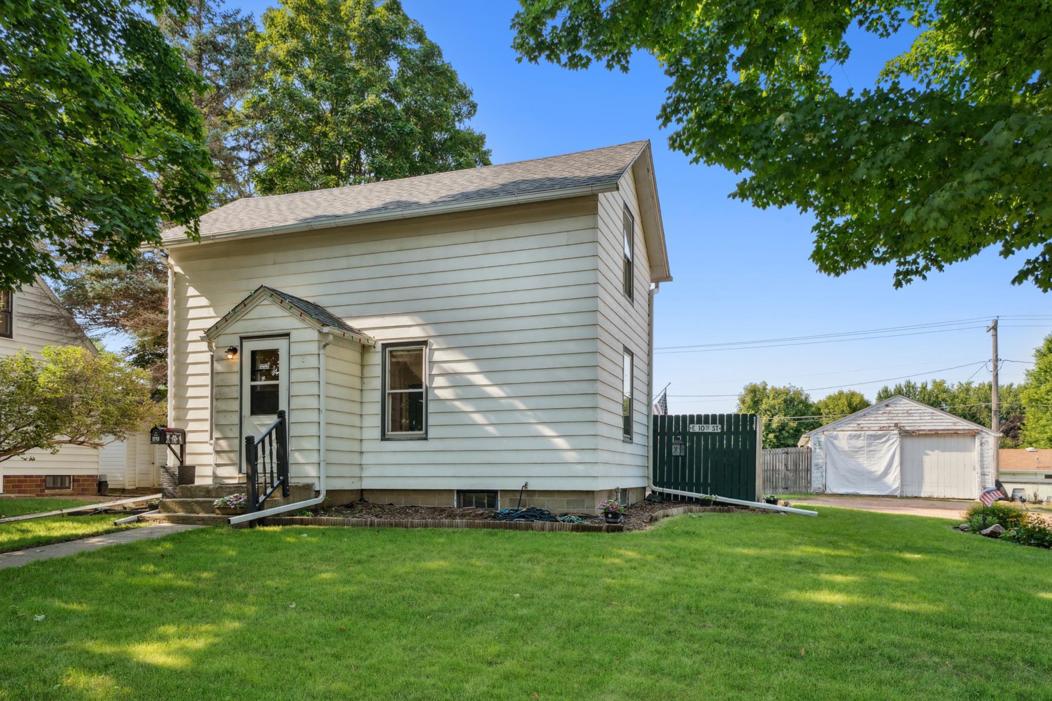1715 10th Street E  Glencoe MN 55336 photo