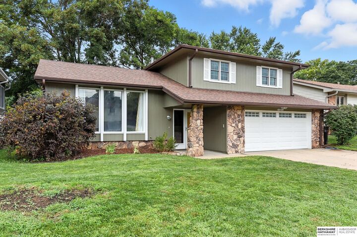 Property Photo: 6028 N 110th Circle NE 68164