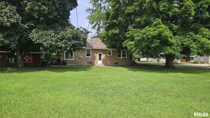Property Photo:  510 W Myrtle Street  IL 61520 