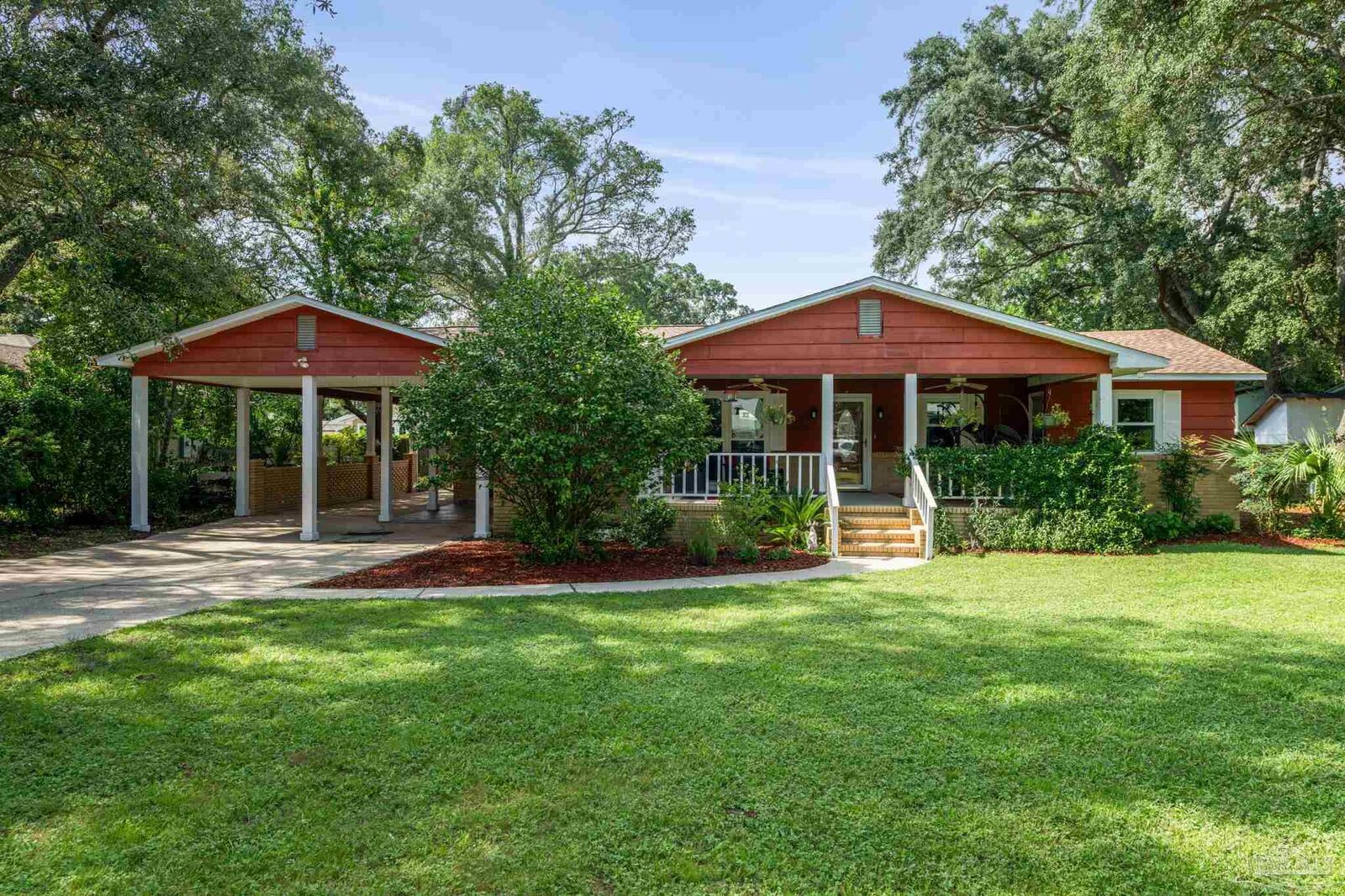 Property Photo:  422 Fairpoint Dr  FL 32561 