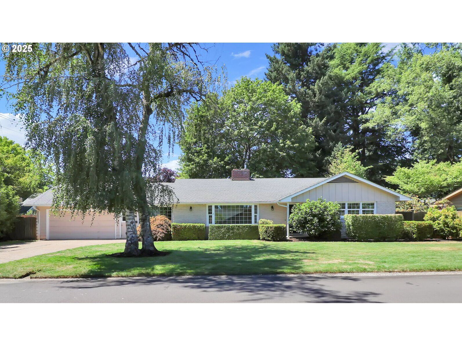 Property Photo:  2894 Tomahawk Ln  OR 97401 